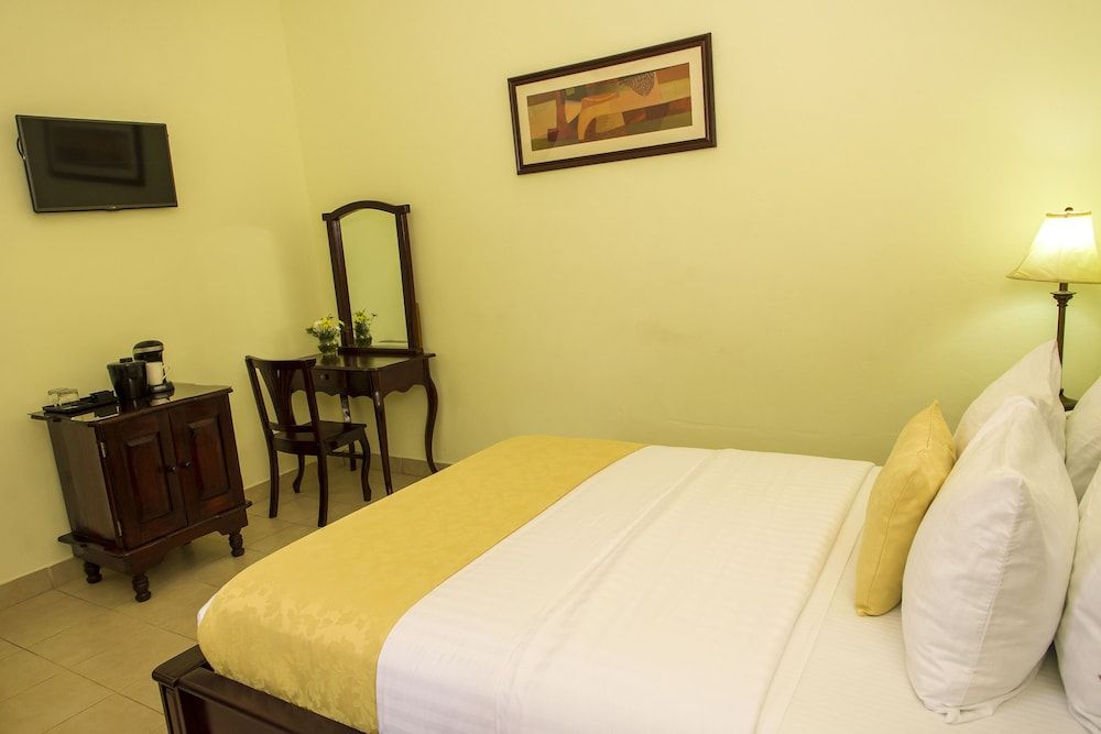 Hotel Real La Merced Standard Queen Room 3