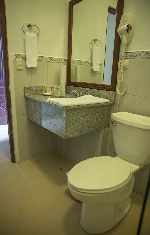 Hotel Real La Merced Standard Queen Room 7