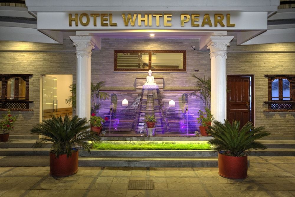 undefined Hotel White Pearl 8