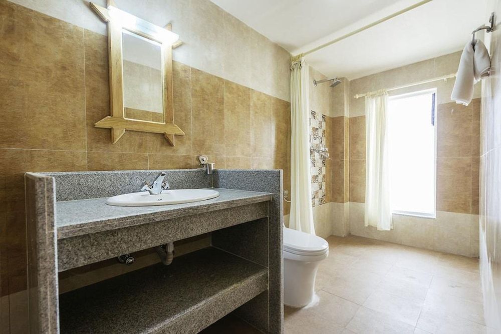 Tristar Hotel Deluxe Room 5