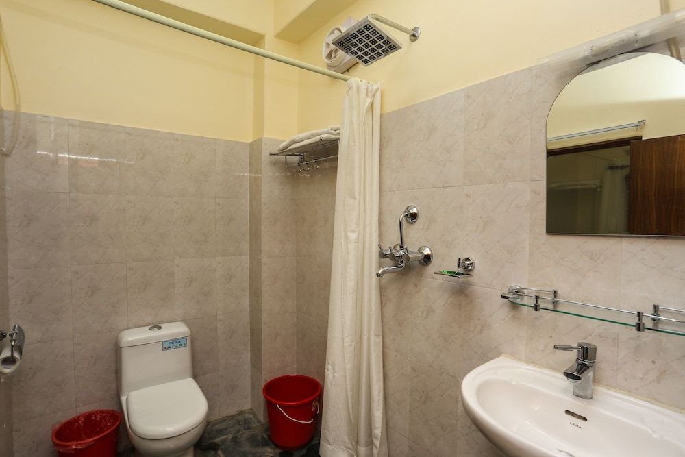 Hotel Pancharatna Deluxe Room, Lake View 13