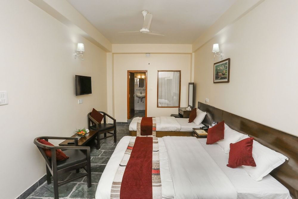 Hotel Pancharatna Deluxe Room, Lake View 6