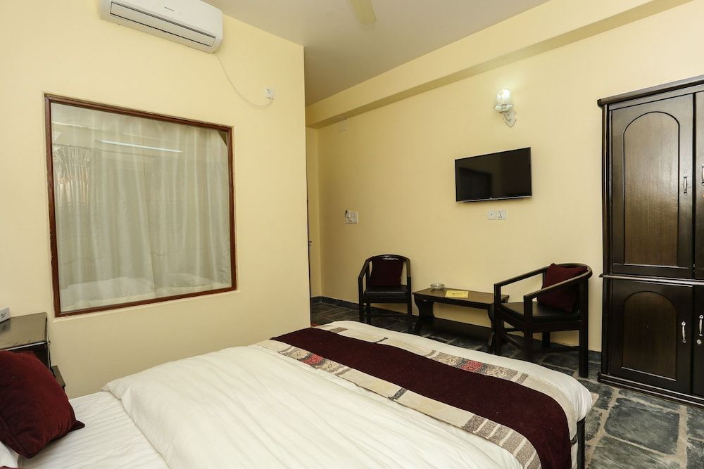 Hotel Pancharatna Deluxe Room, Lake View 3