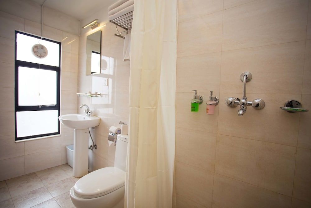 Hotel Jay Suites Deluxe Twin Room 16