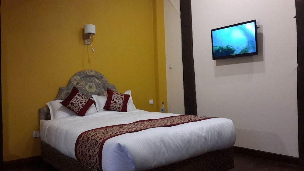 undefined Hotel Heranya 5