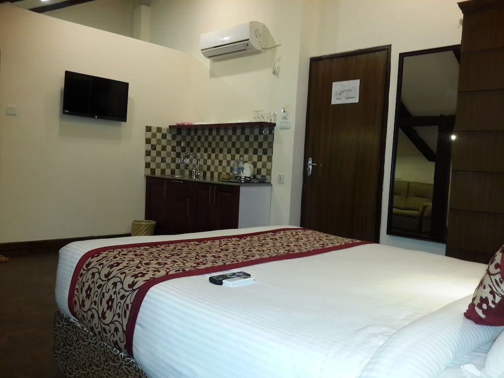 Hotel Heranya Deluxe Double Room, 1 Double Bed 6