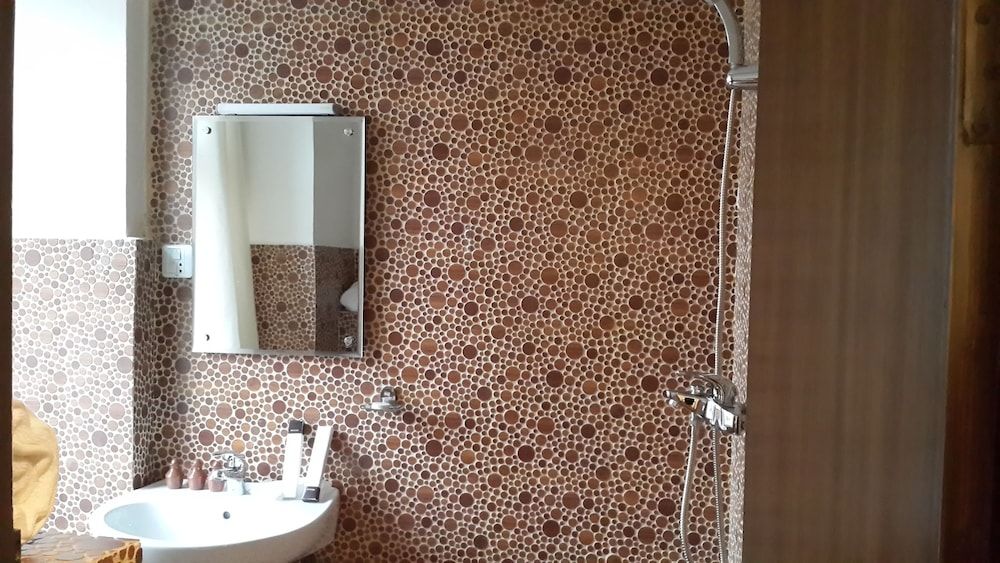 Hotel Heranya Deluxe Double Room, 1 Double Bed 10