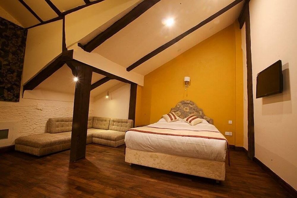 undefined Hotel Heranya 8