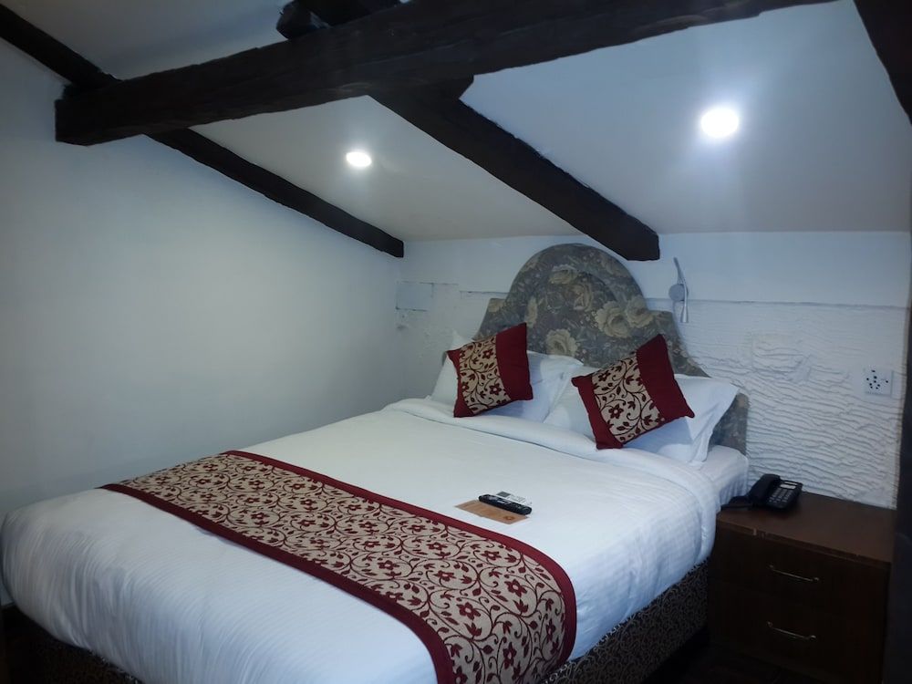 undefined Hotel Heranya 7