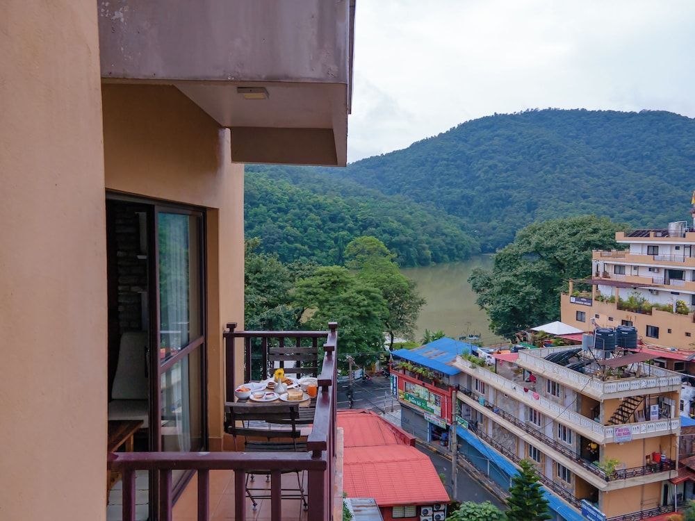 Pokhara Batika Deluxe Twin Room 8