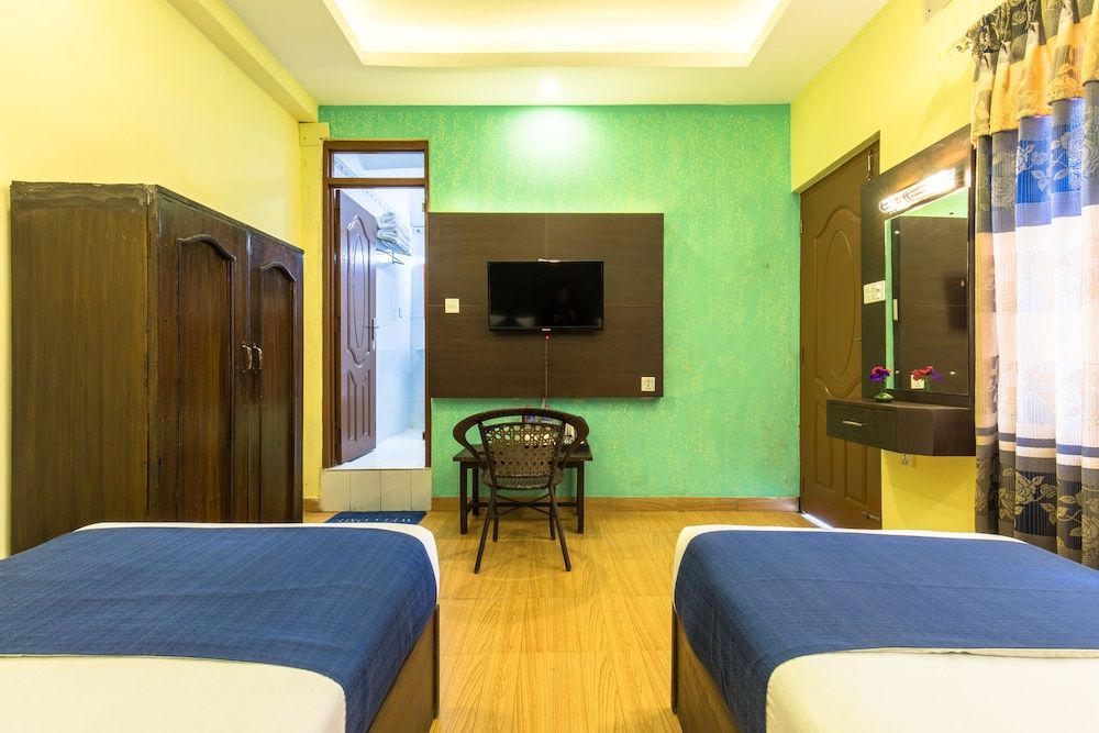 undefined Golden Gate Hotel