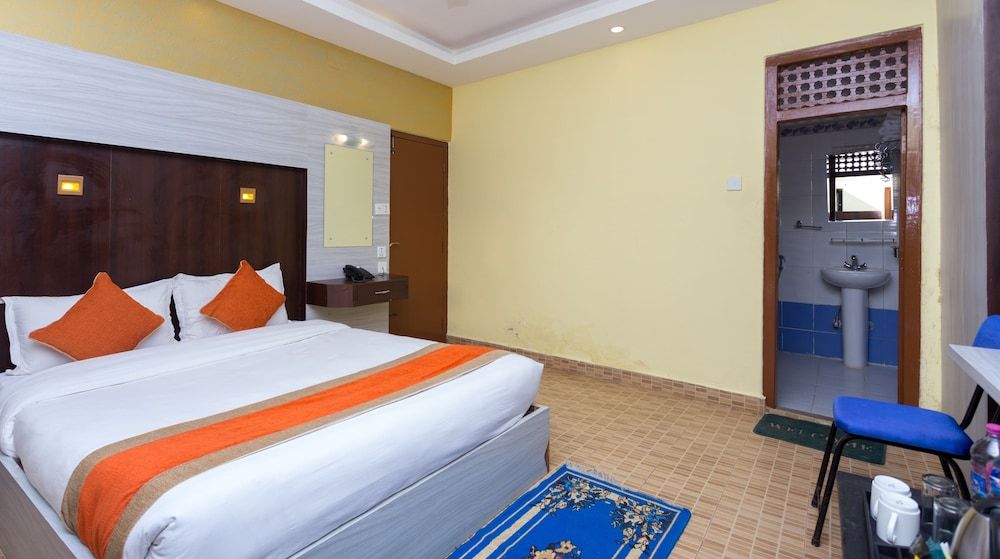 undefined Golden Gate Hotel 8