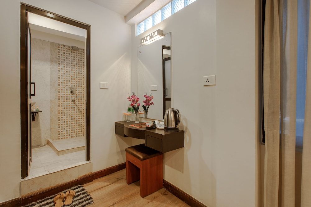 Hotel Shreesu Deluxe Room 5