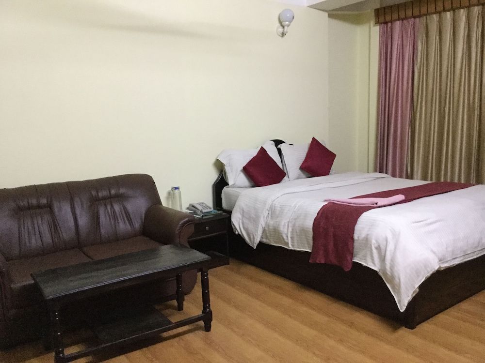 undefined Everest Mount Holiday 8