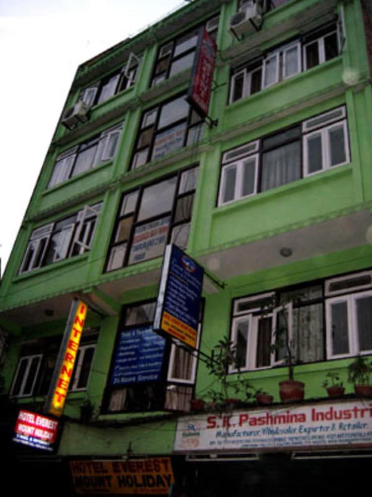 undefined Everest Mount Holiday 3