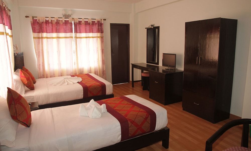 Hotel Guru Grand Deluxe Twin Room