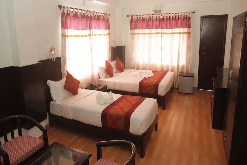 Hotel Guru Grand Deluxe Twin Room 2