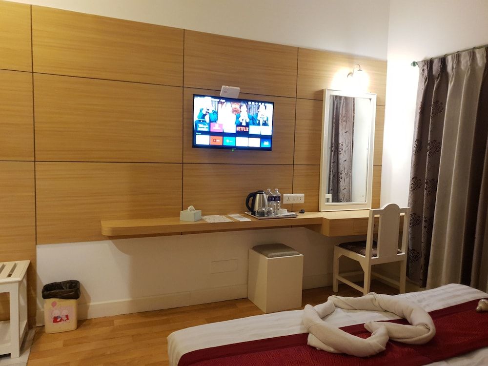 Hotel Ananda Inn Deluxe Double Room 6