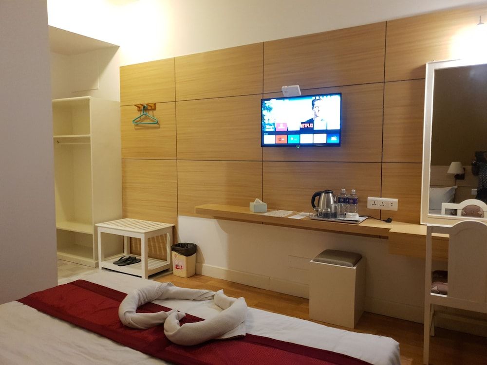 Hotel Ananda Inn Deluxe Double Room 7