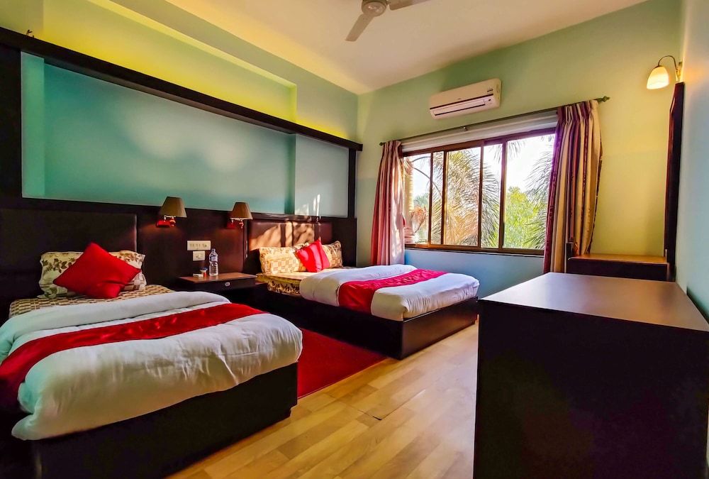 Hotel Ananda Inn Triple Room, Private Bathroom 8