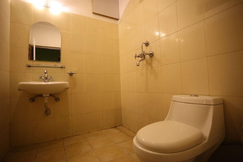 Hotel Ananda Inn Triple Room, Private Bathroom 9