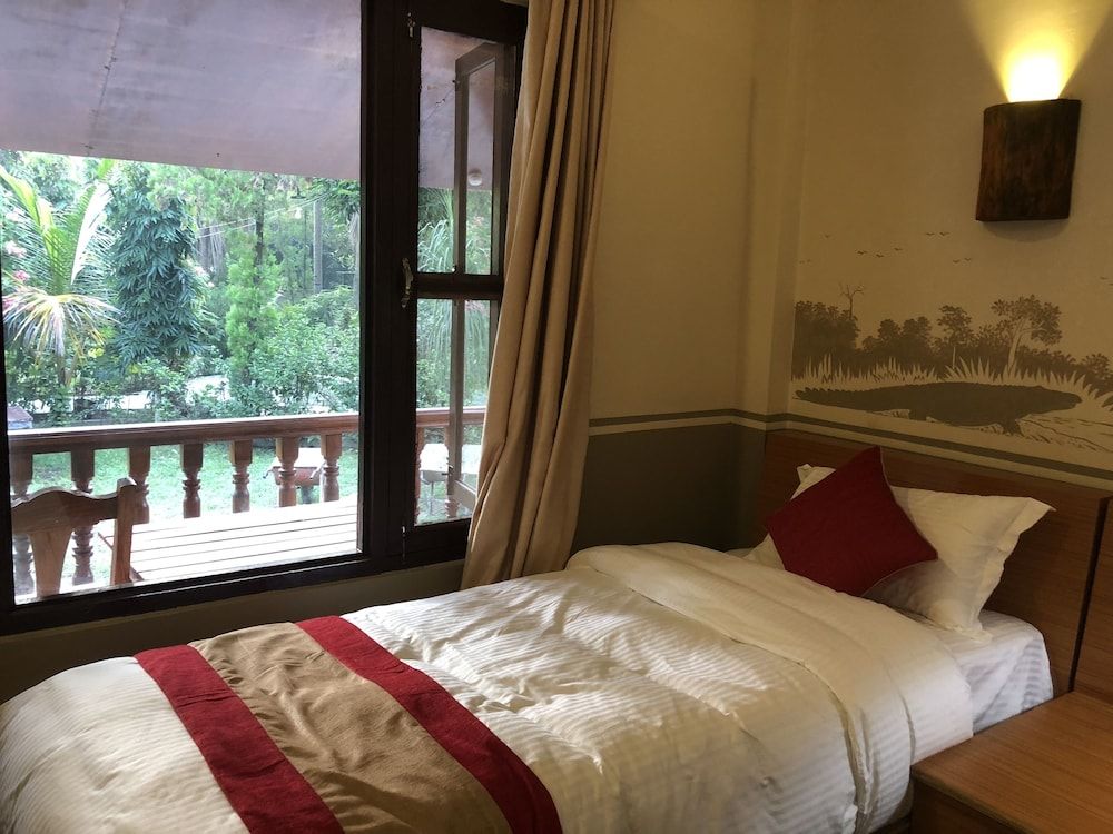 Luxury Cottage, 1 King Bed, Accessible, Garden View