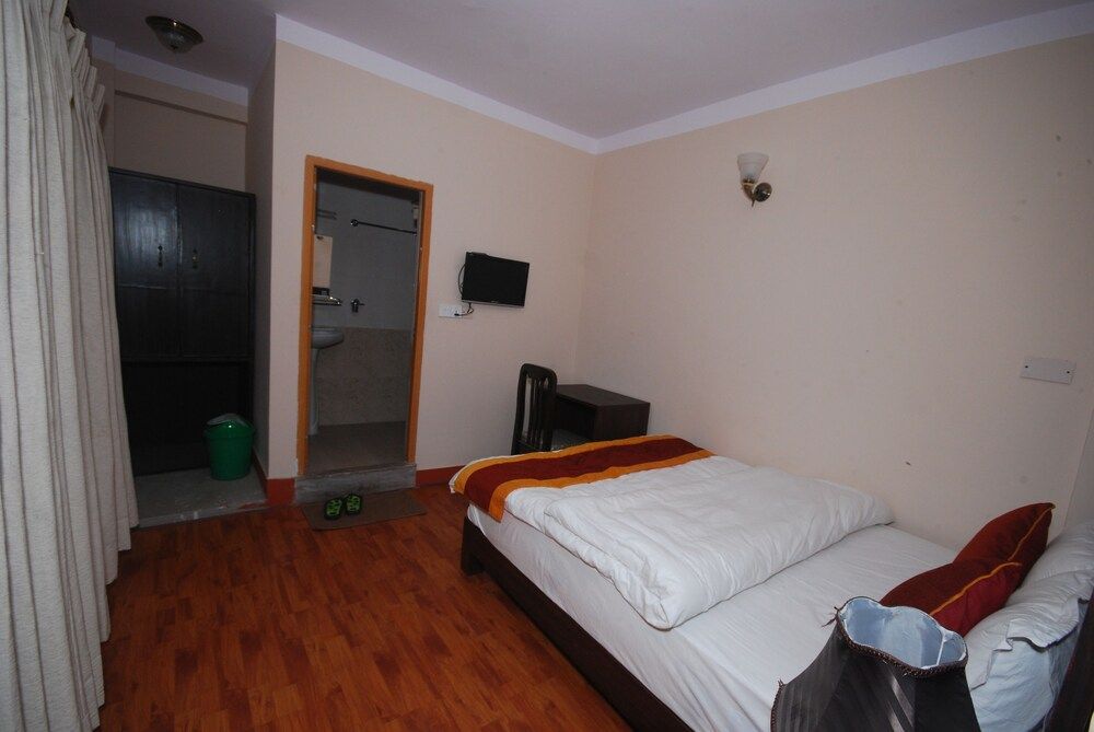 Kathmandu Sunny Hotel Deluxe Room Two Single Beds 5