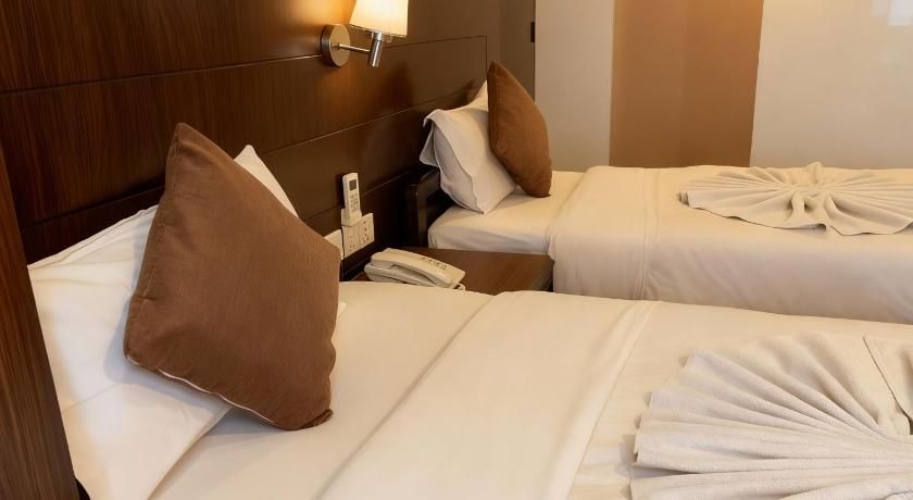Hotel Tenki Kathmandu Deluxe Twin Room 8
