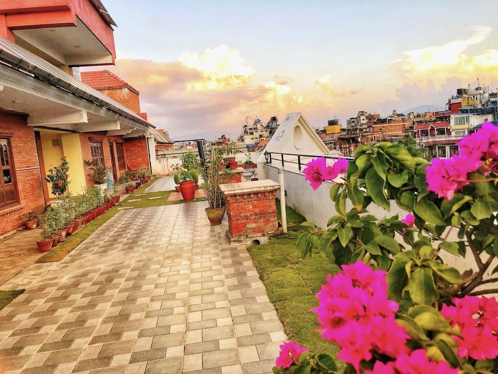 DOM Himalaya Hotel