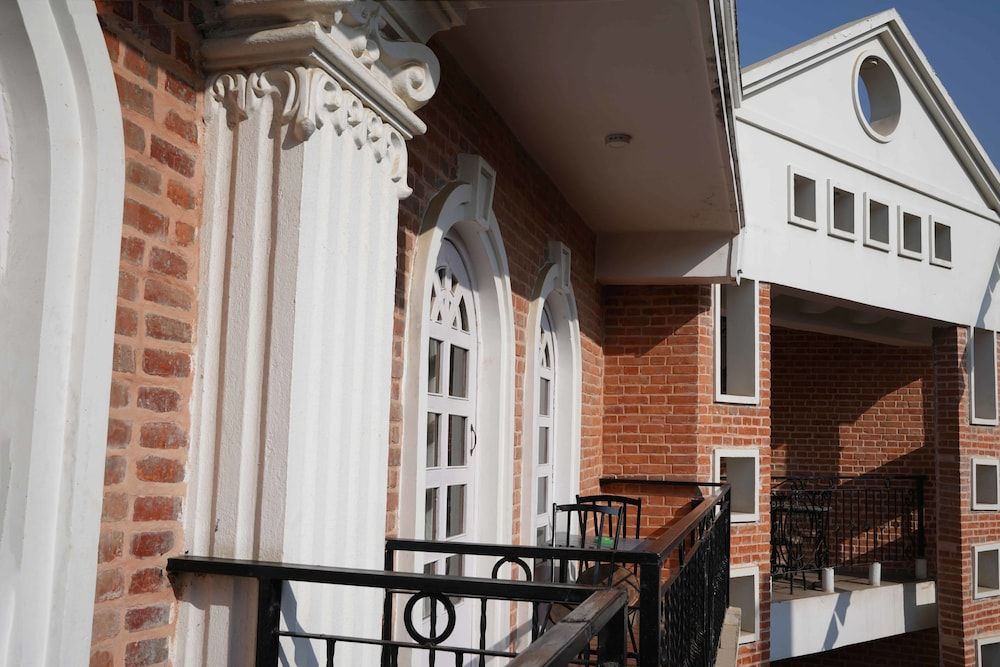 DOM Himalaya Hotel