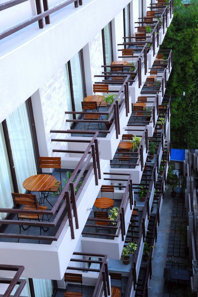 undefined Hotel Queens Park 2