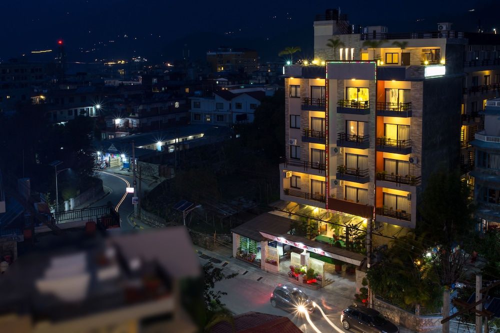 undefined Hotel Queens Park 8