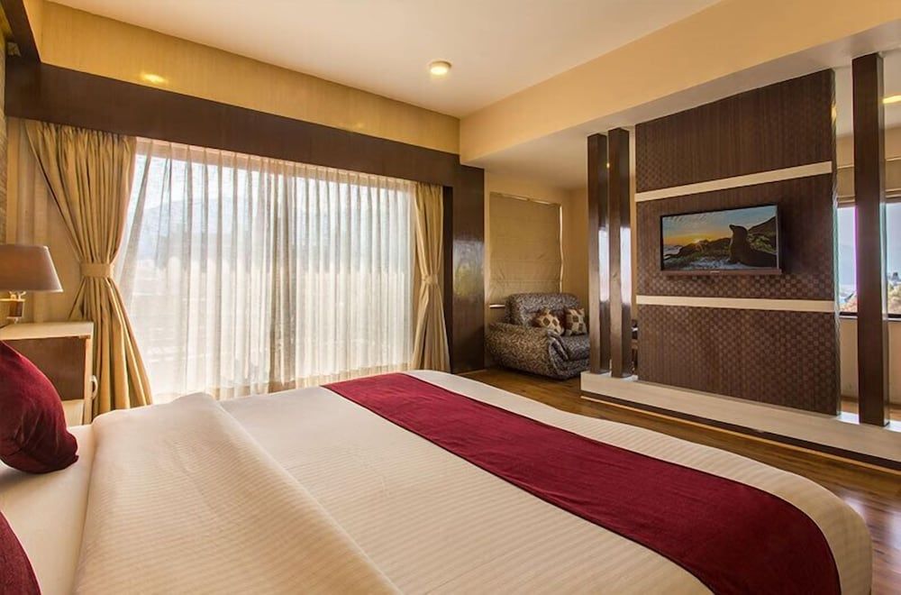 Hotel Queens Park Deluxe Room 2