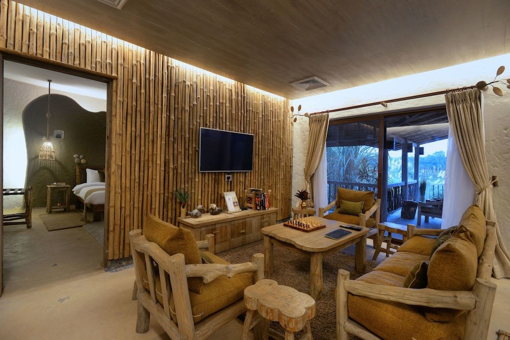 Barahi Jungle Lodge Suite with Private Pool 6