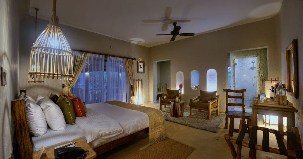 Barahi Jungle Lodge Deluxe Double or Twin Room 4