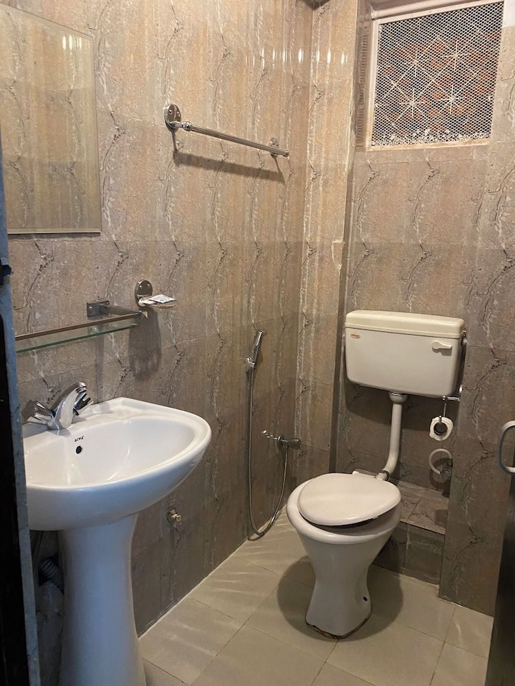 Bag Packer's Lodge Economy Twin Room, Shared Bathroom 7