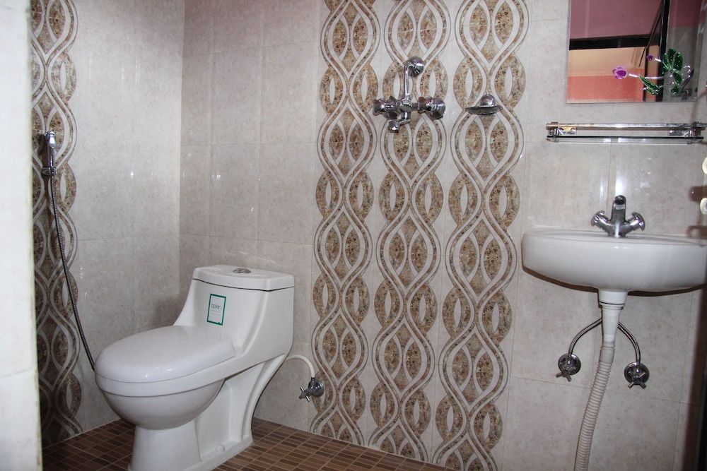 Hotel Butter Cup Deluxe Double Room, 1 Bedroom, Smoking, Mountain View 11