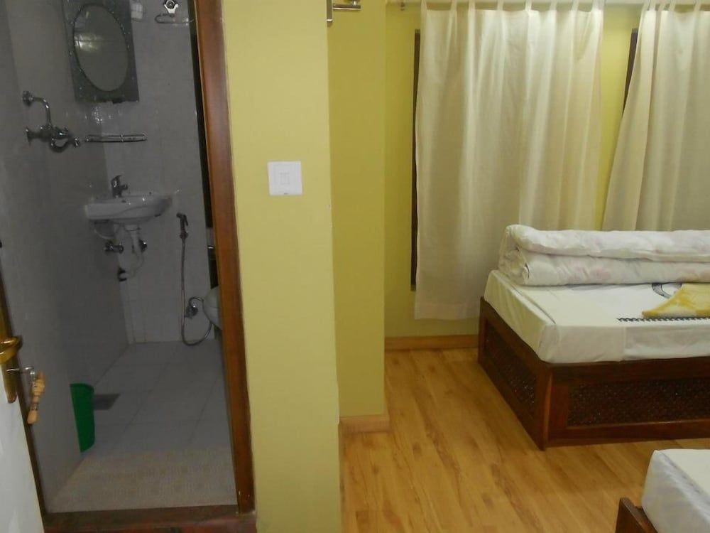 Sunny Guest House and Cafe Standard Twin Room, 1 Bedroom, Non Smoking 5