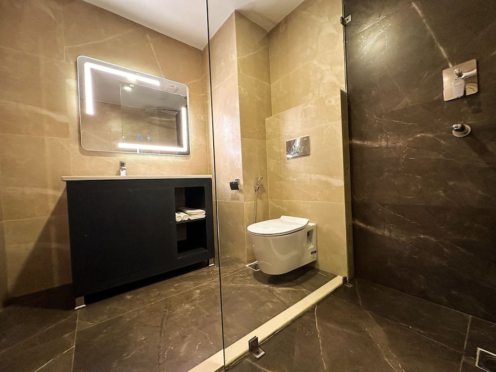 Lake View Resort Luxury Room, Balcony, Pool View 8