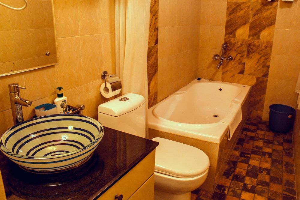 Lake View Resort Private Hut 13