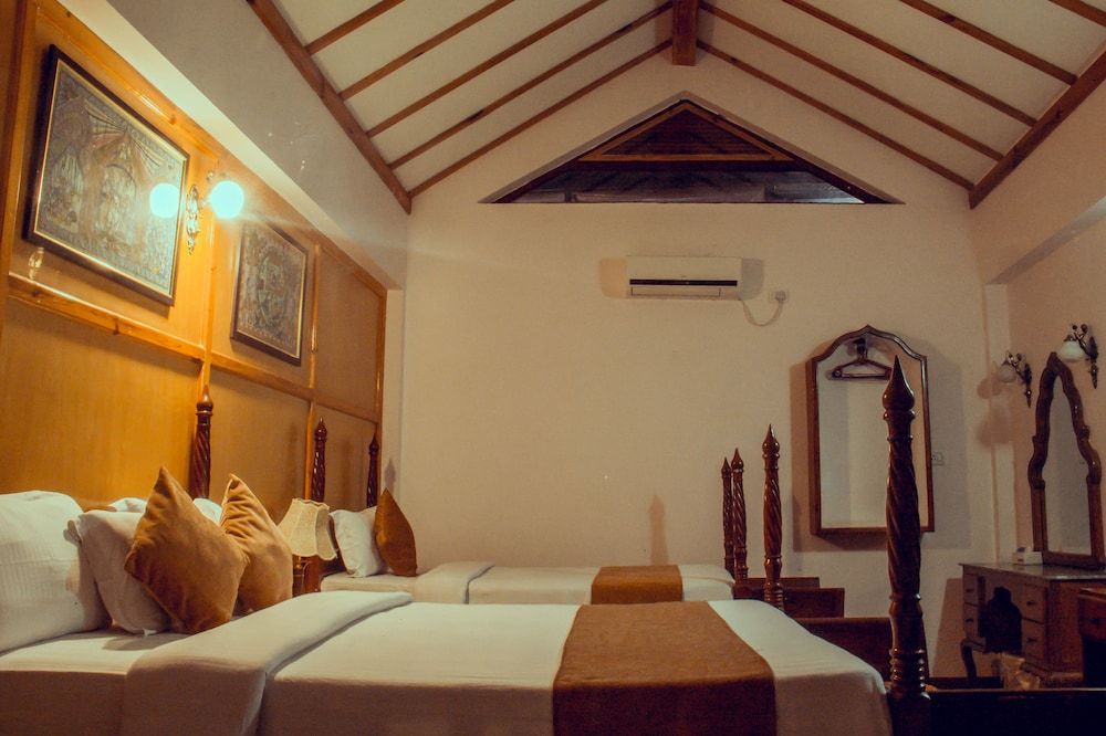 Lake View Resort Private Hut 8