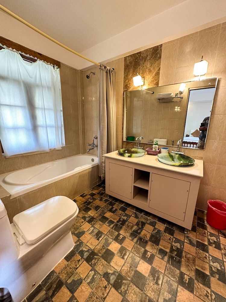 Lake View Resort Private Hut 10