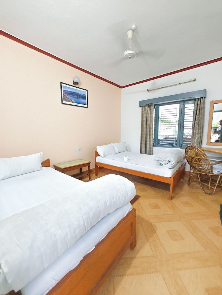 Hotel Mountain View Standard Double Room, Smoking, Lakeside 4