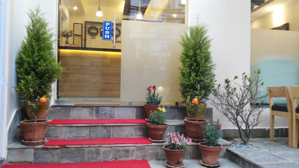 undefined Lemon Tree Hotel 2