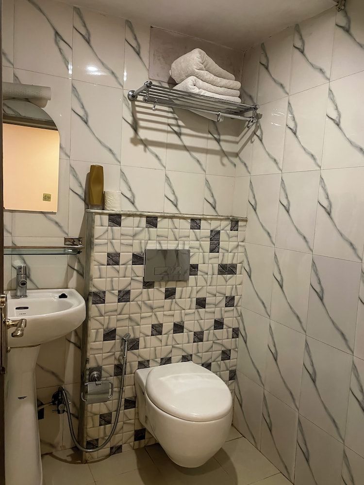 undefined Lemon Tree Hotel 7