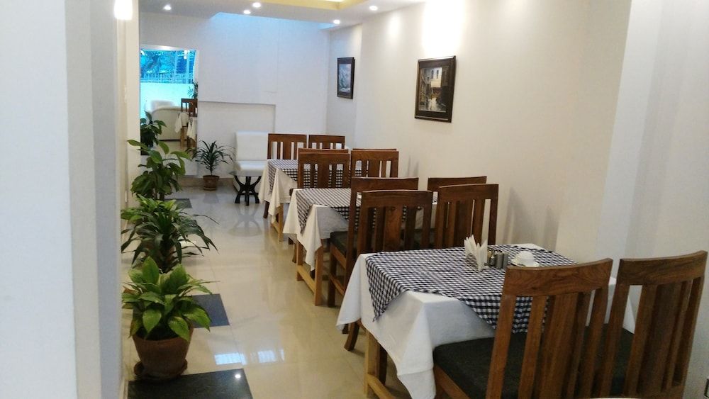 undefined Lemon Tree Hotel 6