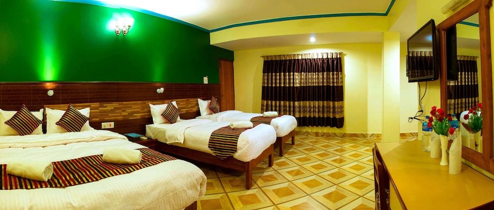 Hotel Adam Family Room 3