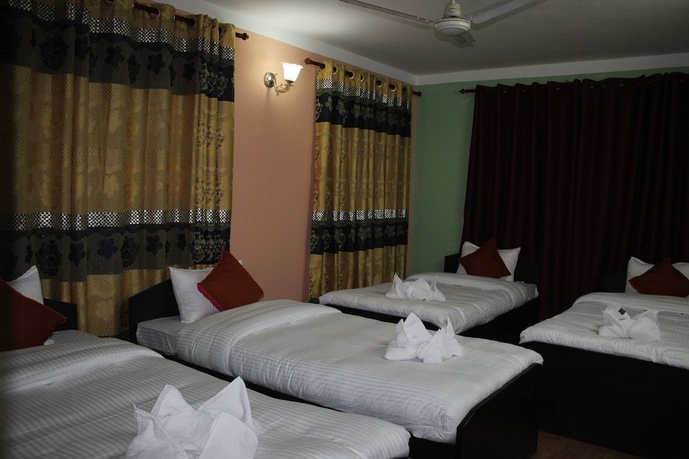 undefined Travellers Dorm Bed & Breakfast - Hostel 8