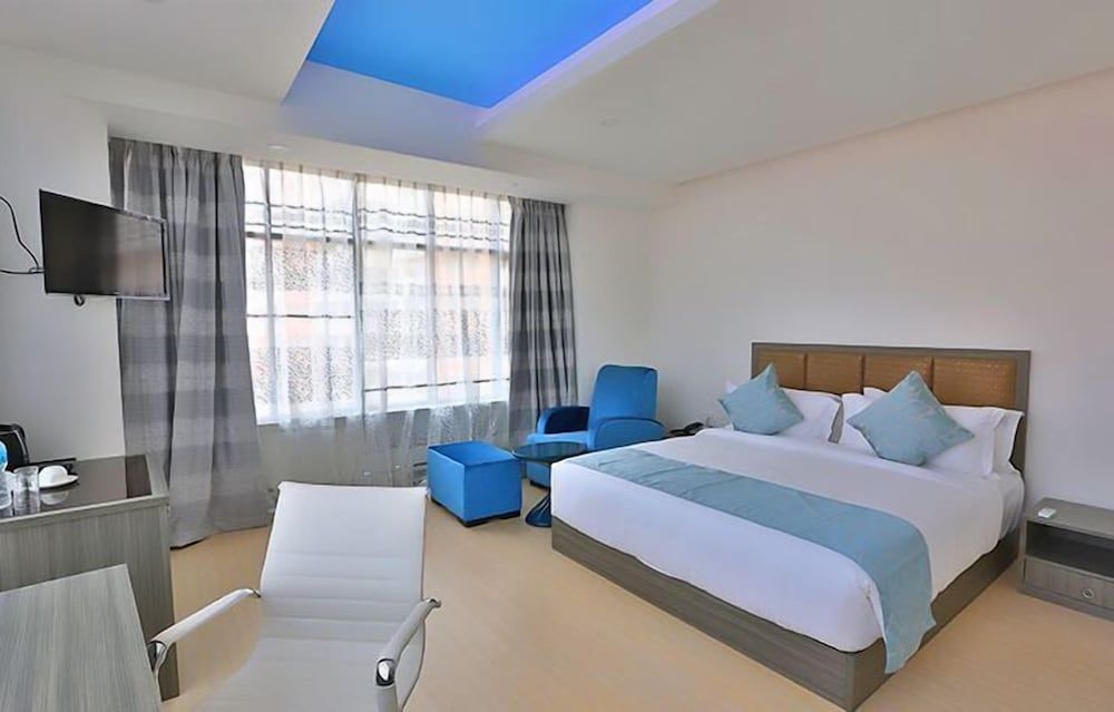 undefined City Hotel & Suites 6