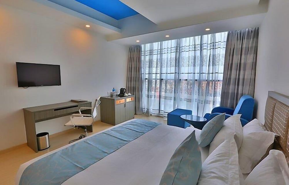 undefined City Hotel & Suites 7